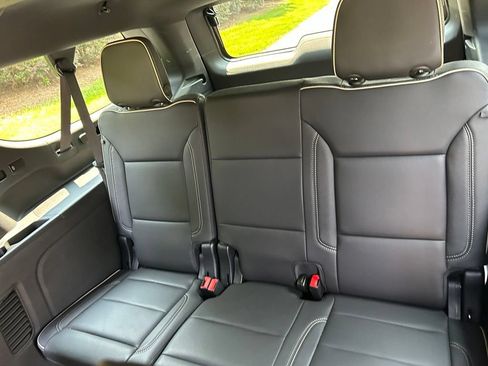 Used 2023 GMC Yukon XL SLT w/ SLT Premium Package RWD image 42