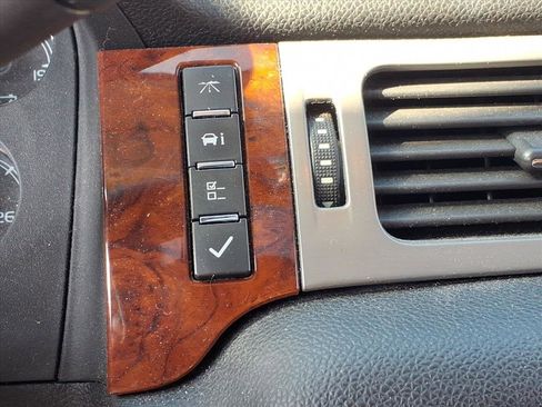 Used 2013 Chevrolet Avalanche LTZ image 27