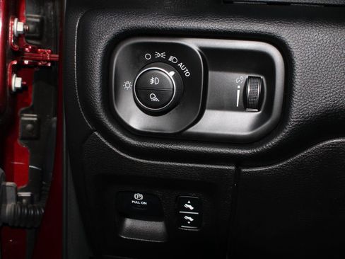 Used 2020 RAM 1500 Big Horn AWD/4WD image 9
