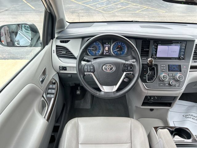 Used 2020 Toyota Sienna XLE FWD image 27