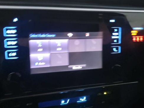 Used 2019 Toyota Corolla LE image 11