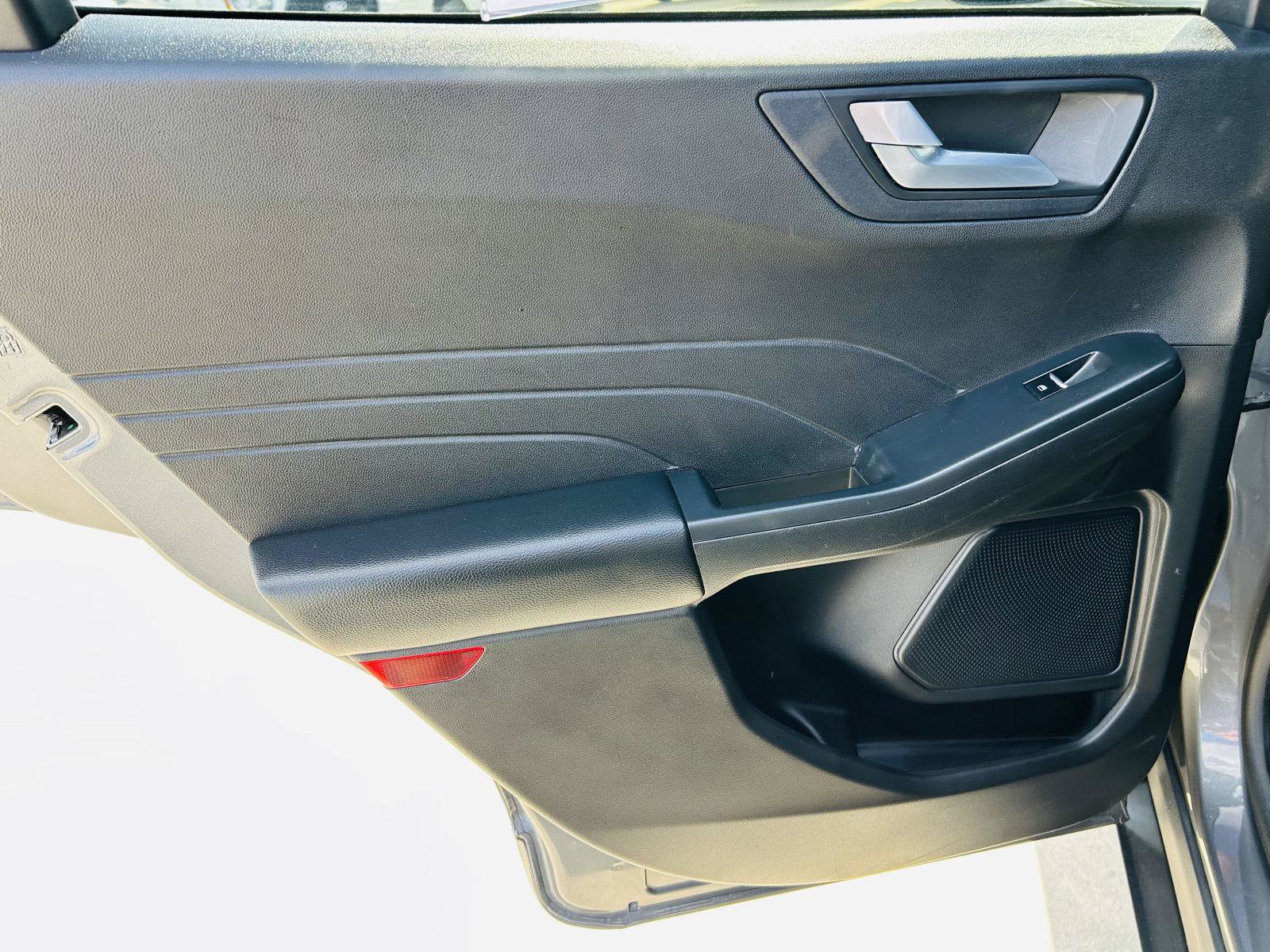 Used 2023 Ford Escape ST-Line FWD image 24