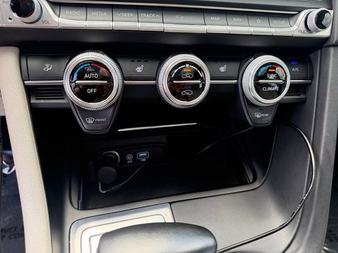 Used 2021 Genesis G70 2.0T w/ Elite Package image 27