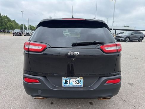 Used 2015 Jeep Cherokee Latitude w/ Comfort/Convenience Group FWD image 4