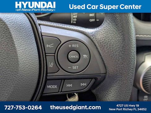 Used 2025 Toyota RAV4 LE FWD image 31