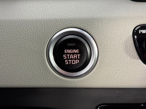 Used 2019 Kia Niro LX image 22