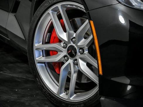 Used 2019 Chevrolet Corvette Stingray Coupe w/ Z51 1LT RWD image 3