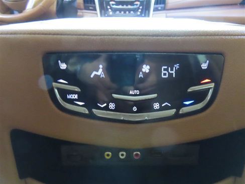 Used 2016 Cadillac Escalade Platinum AWD/4WD image 34