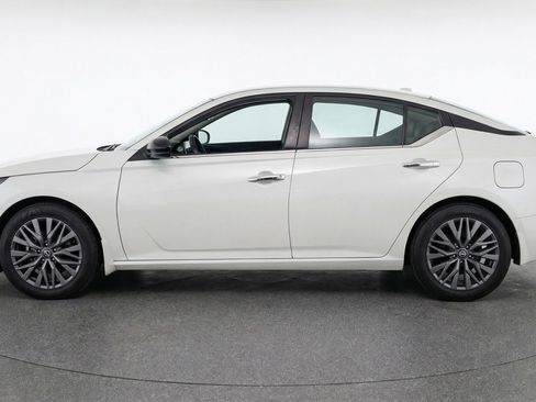 Used 2025 Nissan Altima 2.5 SV image 3