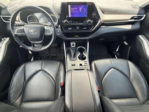 Used 2023 Toyota Highlander XLE FWD image 16