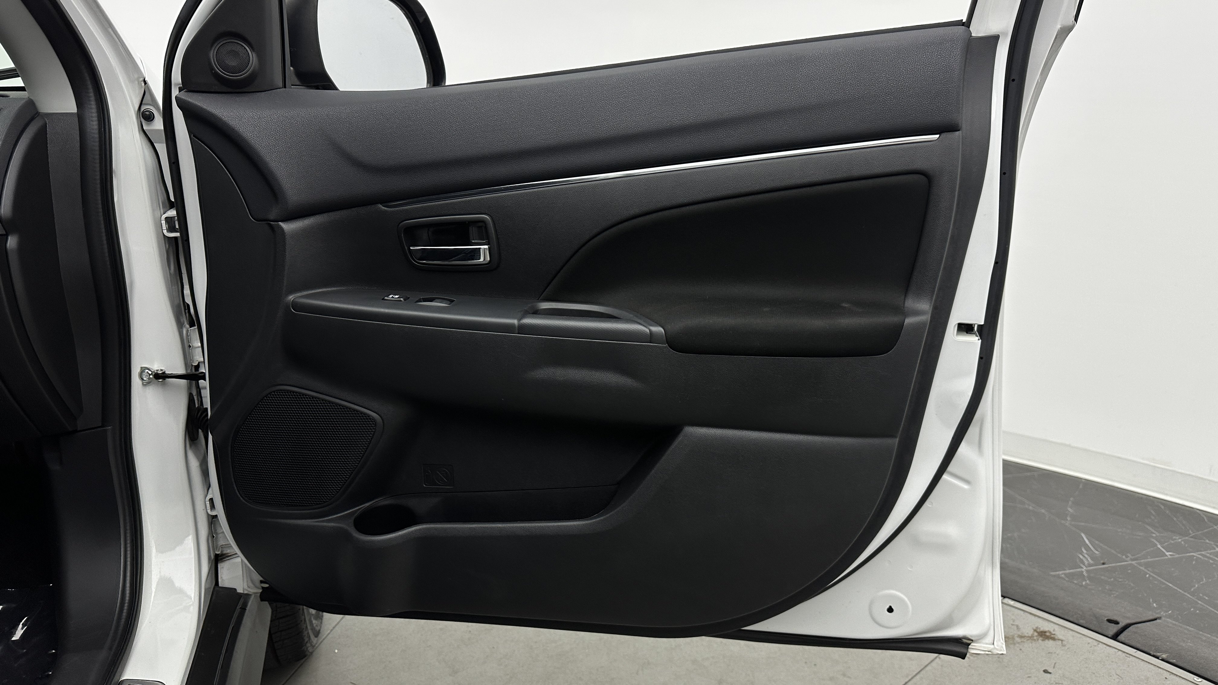 Used 2020 Mitsubishi Outlander Sport ES FWD image 27