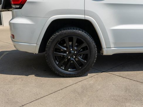 Used 2019 Jeep Grand Cherokee Altitude AWD/4WD image 36