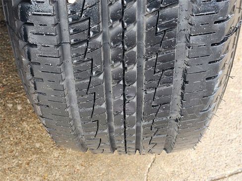 Used 2023 GMC Acadia SLE w/ Driver Convenience Package image 11