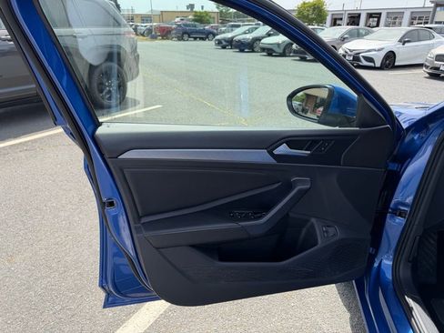 Used 2024 Volkswagen Jetta SE FWD image 12