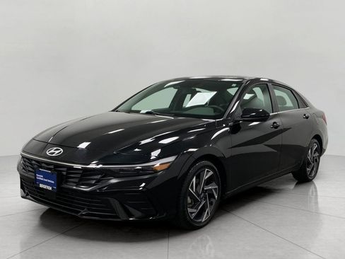 Certified 2025 Hyundai Elantra SEL FWD image 8