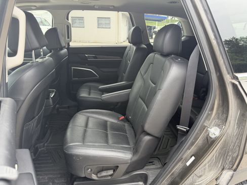 Used 2022 Kia Telluride EX w/ EX Premium Package FWD image 12