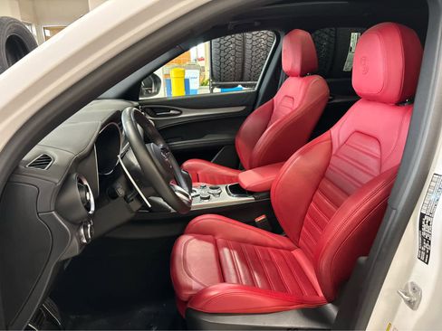 Used 2024 Alfa Romeo Stelvio Veloce image 25