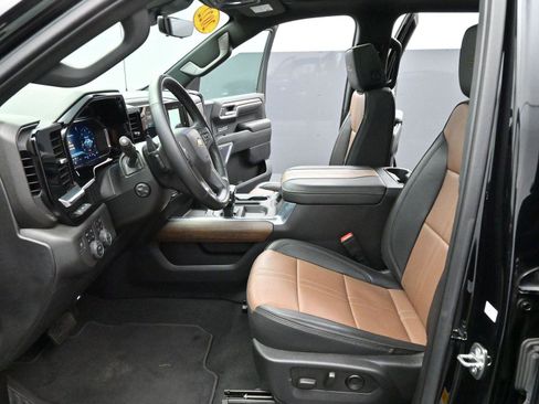 Used 2023 Chevrolet Silverado 1500 High Country w/ High Country Premium Package AWD/4WD image 12