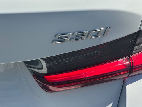 Used 2025 BMW 330i Sedan w/ Premium Package RWD image 38