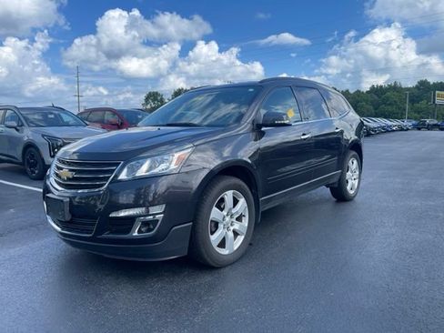 Used 2017 Chevrolet Traverse LT w/ Style and Technology Package FWD image 1
