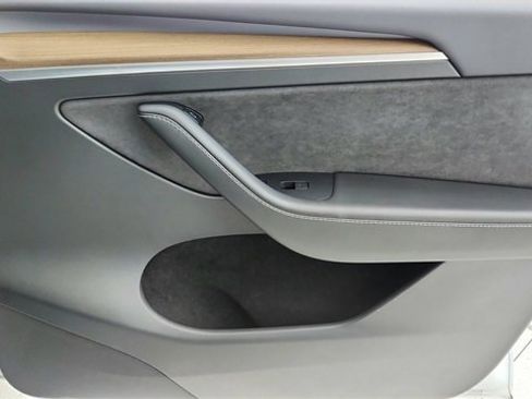 Used 2023 Tesla Model Y Performance image 23