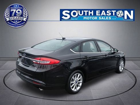 Used 2017 Ford Fusion SE w/ Fusion SE Technology Package image 6