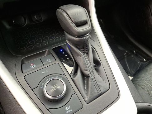 Certified 2022 Toyota RAV4 XLE image 12