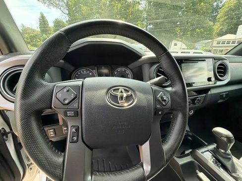 Used 2016 Toyota Tacoma TRD Sport w/ Towing Package AWD/4WD image 33