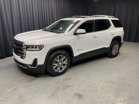 Used 2020 GMC Acadia SLT w/ Driver Alert Package II image 2