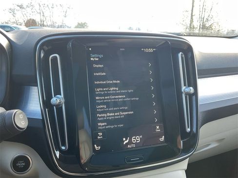 Used 2021 Volvo XC40 T5 Momentum image 25