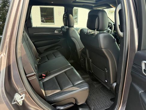 Used 2021 Jeep Grand Cherokee Limited AWD/4WD image 13