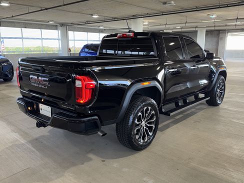 Used 2025 GMC Canyon Denali image 8