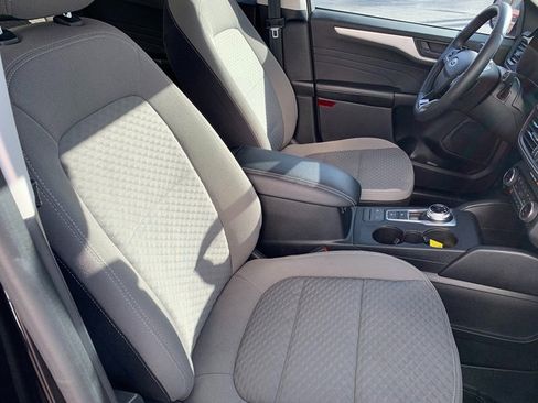 Used 2022 Ford Escape SE w/ SE Sport Appearance Package image 11