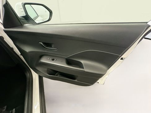 Used 2025 Hyundai Kona SEL AWD/4WD image 32