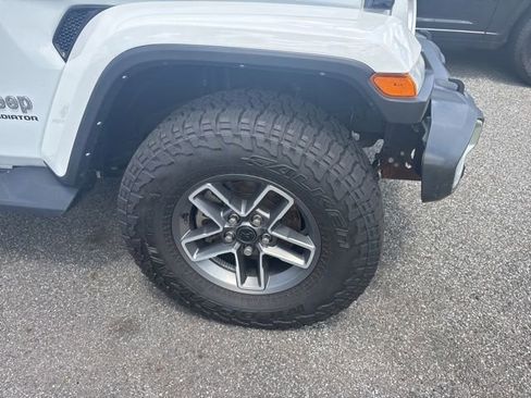 Certified 2022 Jeep Gladiator Overland w/ Popular Equipment Package AWD/4WD image 46
