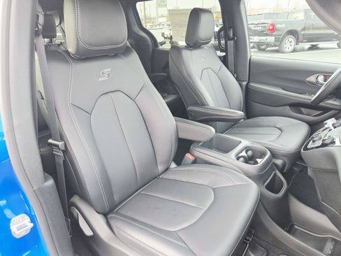 New 2026 Chrysler Pacifica Select w/ S Appearance Package FWD image 18