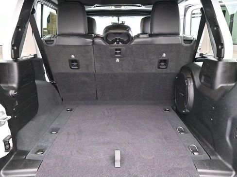 Used 2023 Jeep Wrangler Unlimited Sahara AWD/4WD image 10
