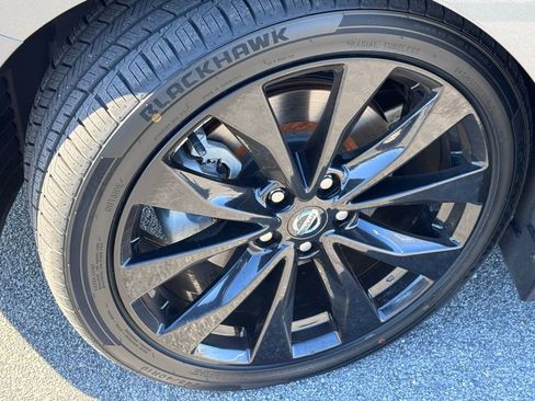 Used 2022 Nissan Maxima SR w/ Sport Mat Group image 22