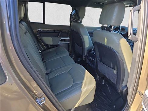 Used 2023 Land Rover Defender 110 S image 11