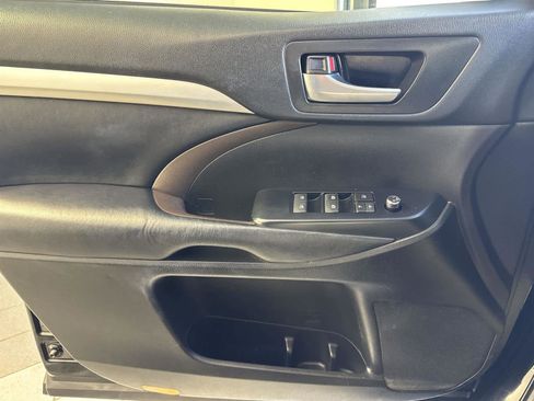Used 2018 Toyota Highlander XLE image 23