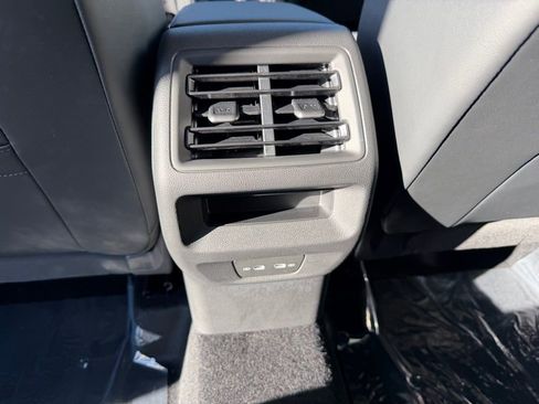 New 2026 Volkswagen Tiguan SE FWD image 25