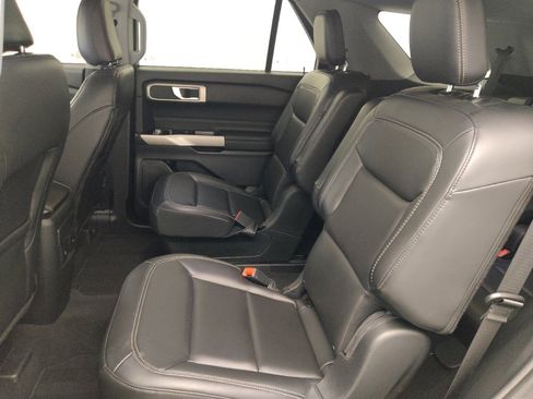 Used 2023 Ford Explorer XLT w/ Equipment Group 202A AWD/4WD image 18