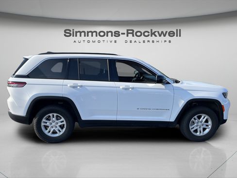 Used 2025 Jeep Grand Cherokee Laredo w/ Luxury Tech Group I AWD/4WD image 6