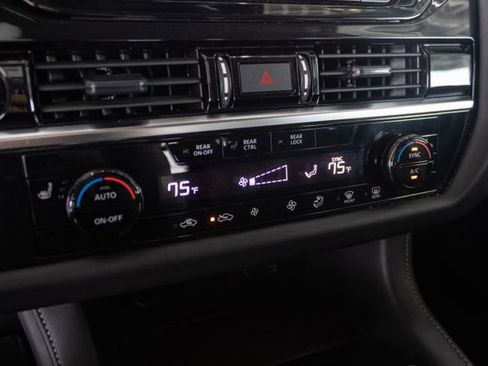 Used 2024 Nissan Pathfinder SV image 20