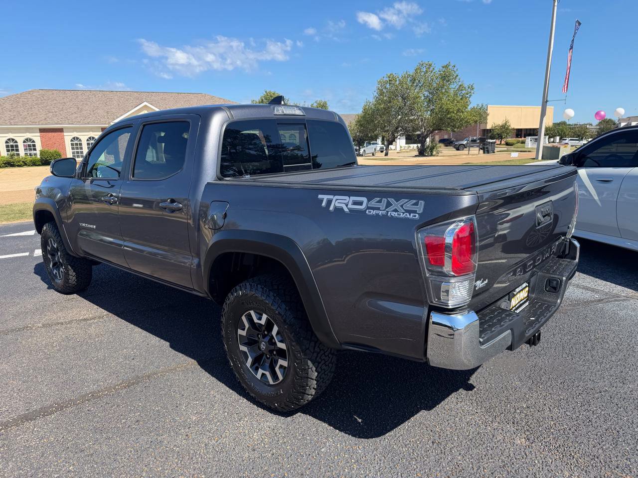Used 2021 Toyota Tacoma TRD Off-Road AWD/4WD image 7