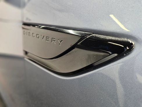 Used 2018 Land Rover Discovery HSE AWD/4WD image 17