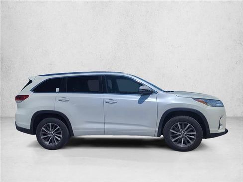 Used 2018 Toyota Highlander XLE image 4