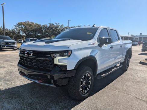 Used 2022 Chevrolet Silverado 1500 ZR2 w/ Technology Package image 8