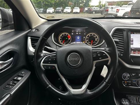 Used 2016 Jeep Cherokee Trailhawk AWD/4WD image 29