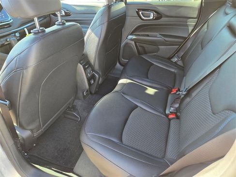 New 2026 Jeep Compass Latitude image 7